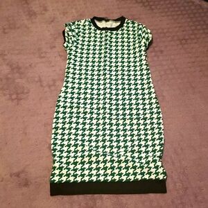 Green/White Plaid Short-sleeve dress- Size 12